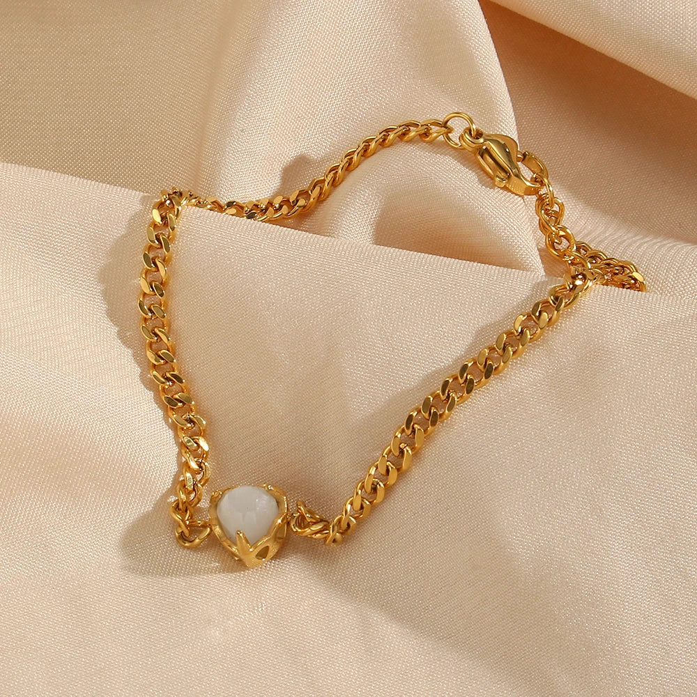 Pulseira Eternal Love Banhado em Ouro 18K Pulseira Eternal Love Banhado em Ouro 18K Azzura