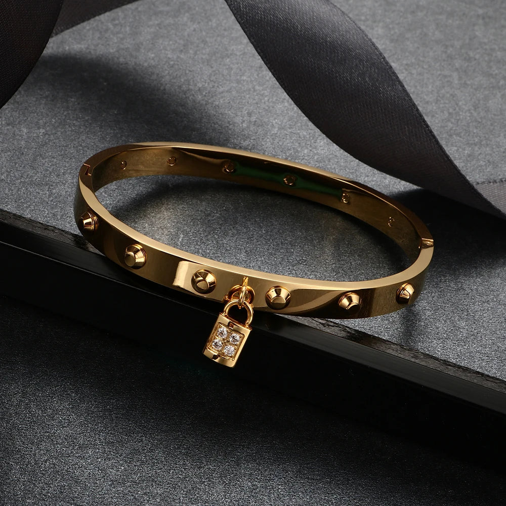 Bracelete Feminino Amor Trancado Banhado em Ouro 18K - Azzura