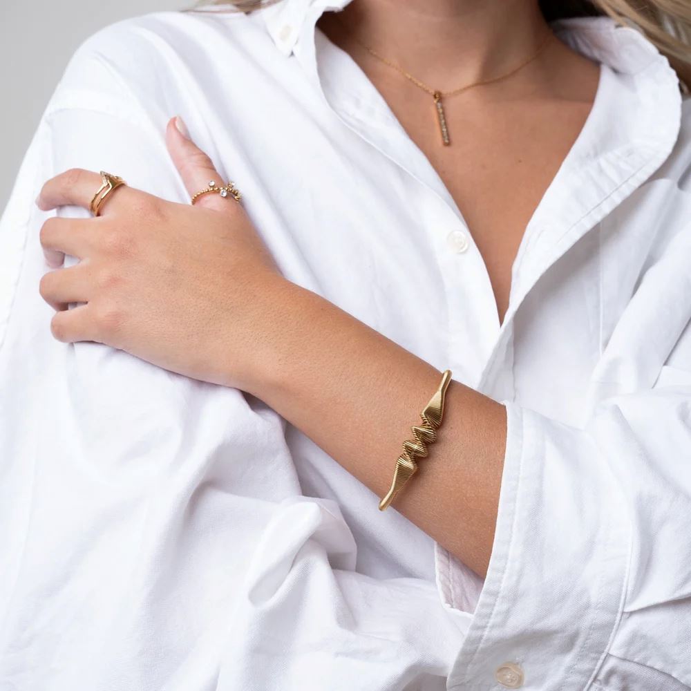 Bracelete Feminino Sobre as Ondas Banhado em Ouro 18K - Azzura