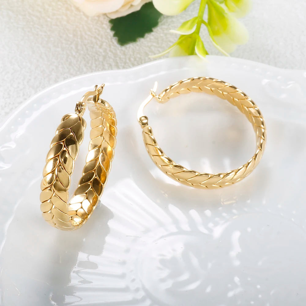 Brincos de argola torcida em aço inoxidável para mulheres e meninas, joias banhadas a ouro 18 k, brinco vintage, forma de orelhas de trigo, texturizado 206101513 